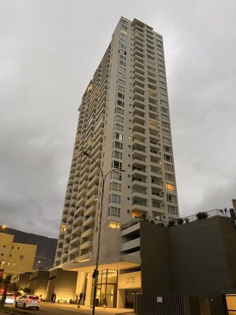 Vive en playa brava, Edificio Paradiese