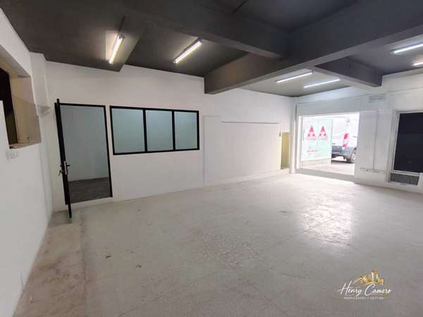 Local comercial en las Condes (181159)