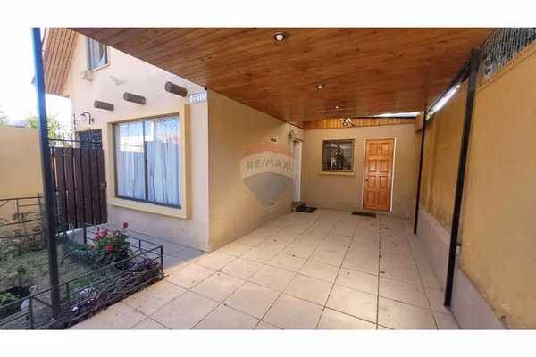 Casa familiar con gran patio en peñablanca