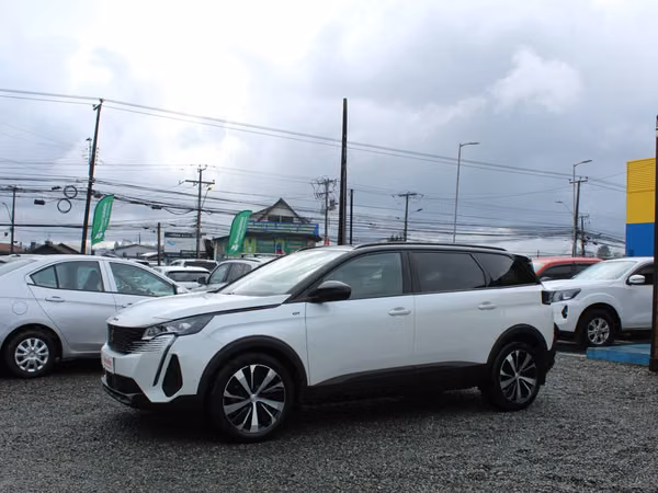 PEUGEOT 5008 GT 1.5 diésel 2023