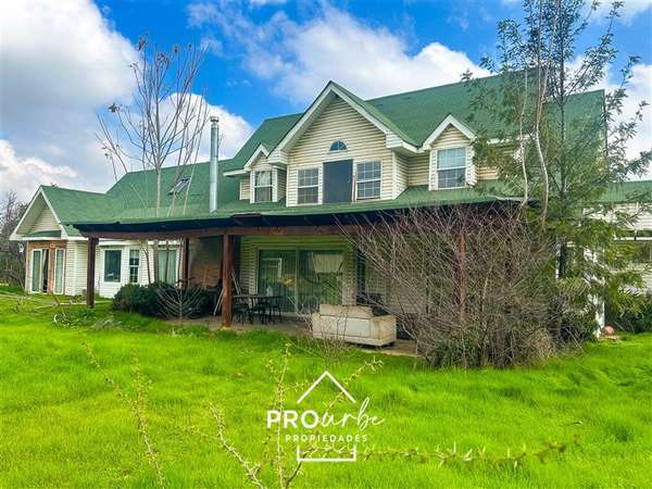 Casa en venta de 5 dorm. en Colina