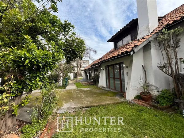 Casa en arriendo de 4D y 4B. en La Reina apto uso comercial.