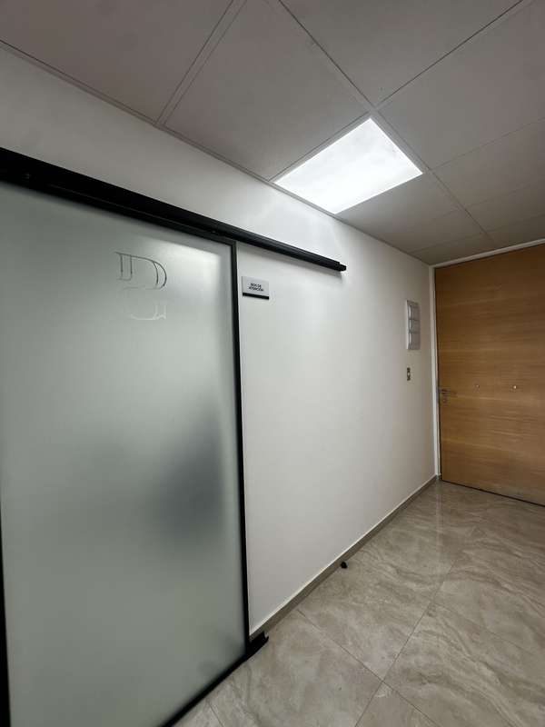 OFICINA TIPO CLINICA EN  AV LA DEHESA