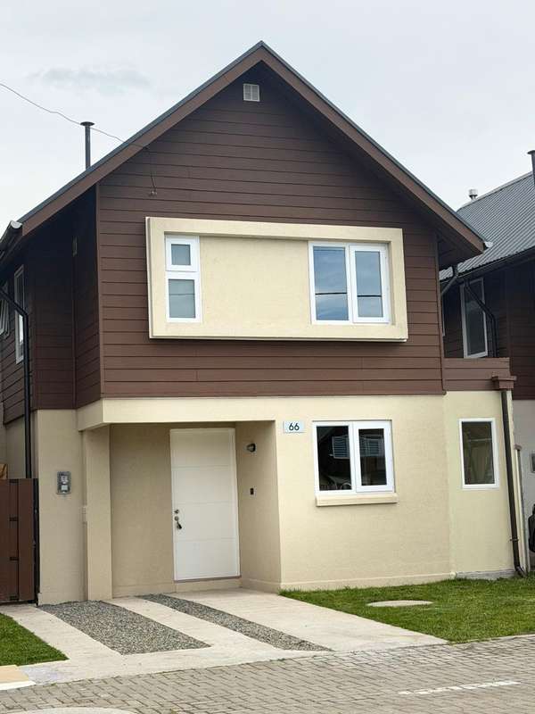 SE ARRIENDA CASA, 3 DORMITORIOS, JARDINES DEL PINAR.