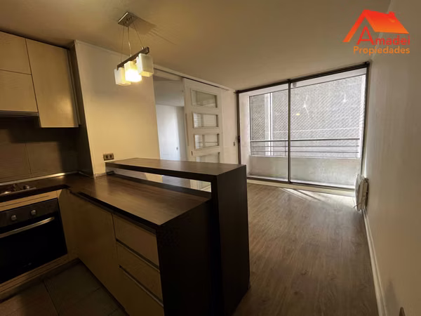 ARRIENDO METRO SANTA LUCÍA (181271)