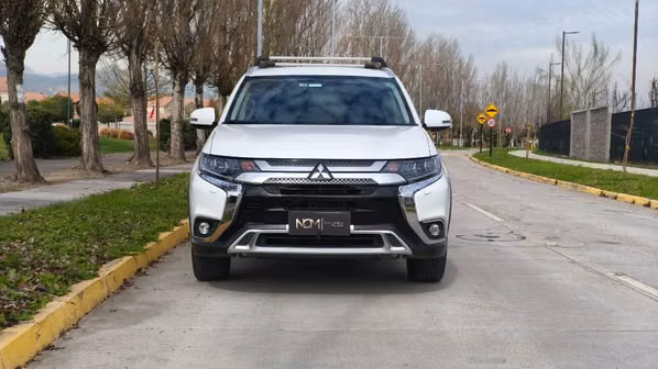 Mitsubishi Outlander GLX 4x2 2023 | Único dueño