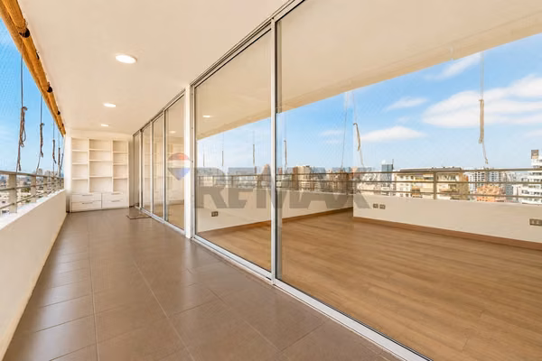 Depto remodelado/ terraza grande / las condes
