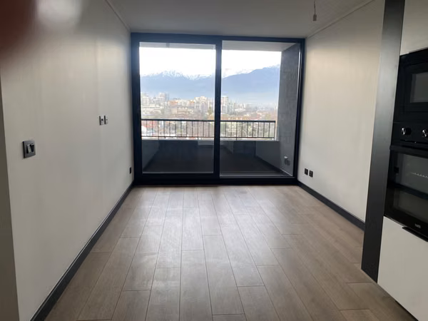 Departamento nuevo 2D/2B en piso 8, orientación oriente - Metro Irarrázaval