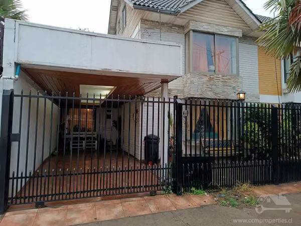 Casa en Venta de 3 Pisos con 5D4B2EST Maipú (181334)