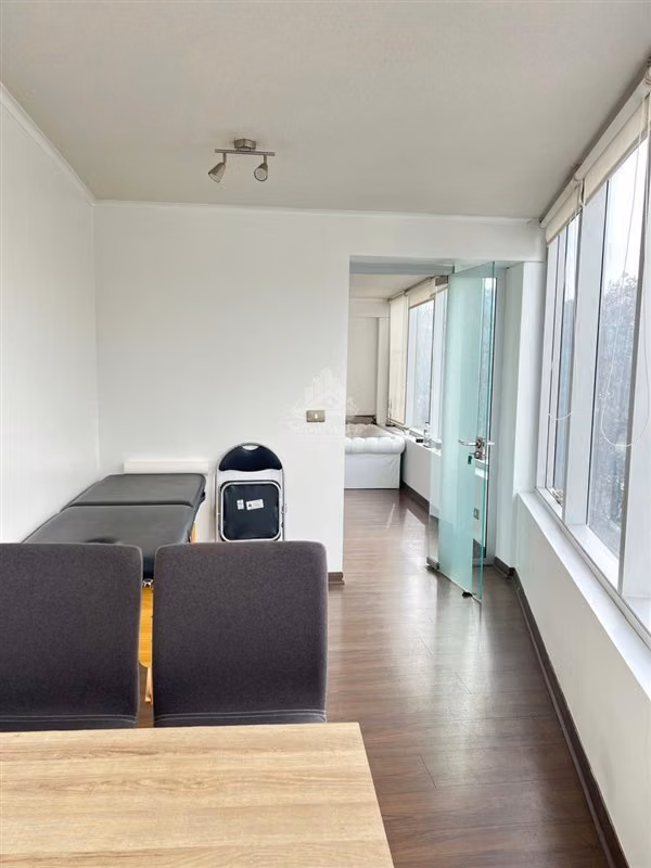 Oficina en arriendo en Padre Mariano 391 (servicios)