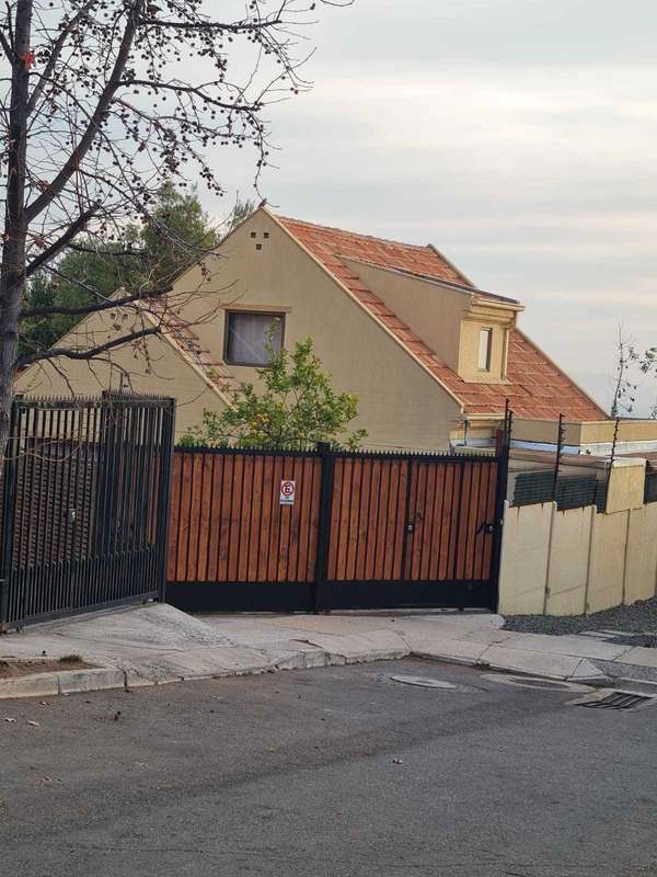 Casa Familiar en Alto Macul: 3D + 3B, Piscina. (181482)