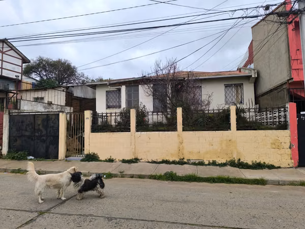 VENDO CASA PARA REPARAR EN MARINA MERCANTE, PLAYA ANCHA