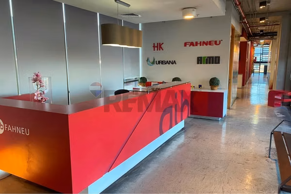 Comparte:  oficina amoblada 200m2 52uf mes.