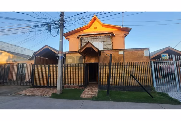 Casa en maipú en pasaje cerrado con conectividad
