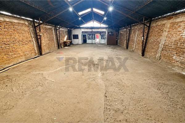 Vende galpon estacion central