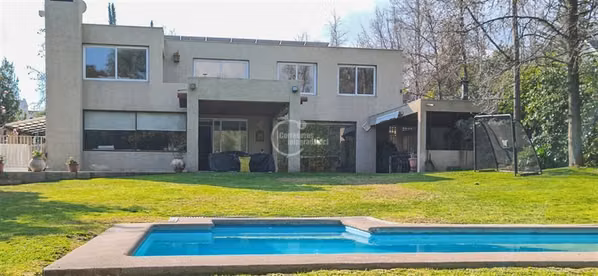 Casa en venta de 5 dorm. en Lo Barnechea