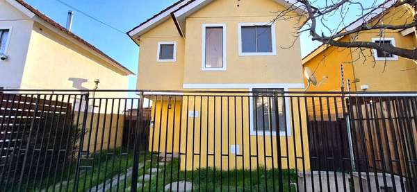 Venta de linda casa recién remodelada, 3 dormitorios, en Peñablanca. 2950 UF.