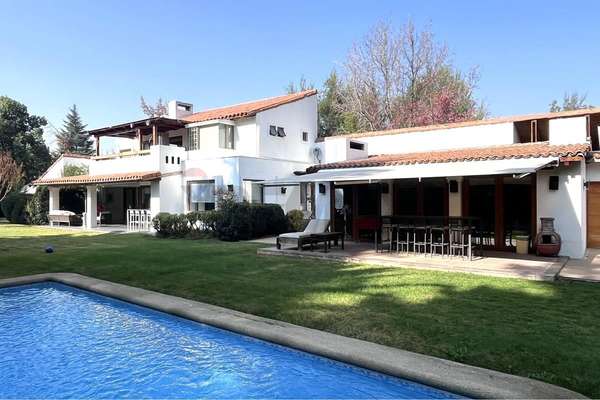 Casa en venta  las bisas de chicureo 6d 5b