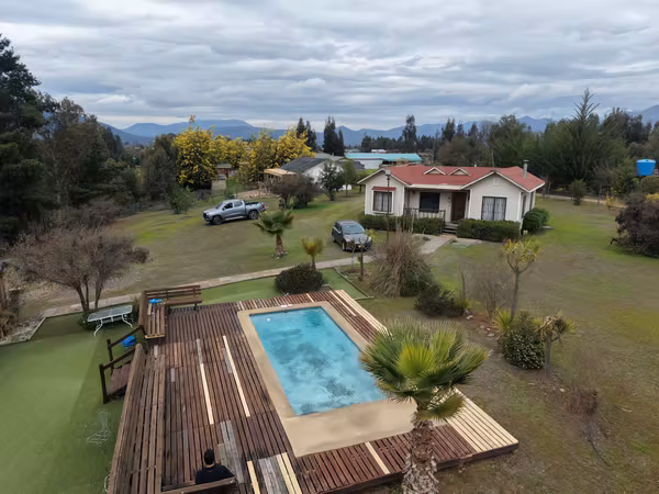 HERMOSA PARCELA CON CASA AMOBLADA CON PISCINA Y QUINCHO EN SECTOR MANDINGA, MELIPILLA