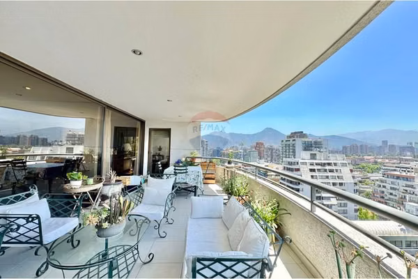Exclusivo departamento con vista asegurada.