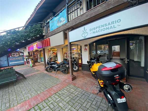Local Comercial Arriendo en El Rodeo con Huinganal