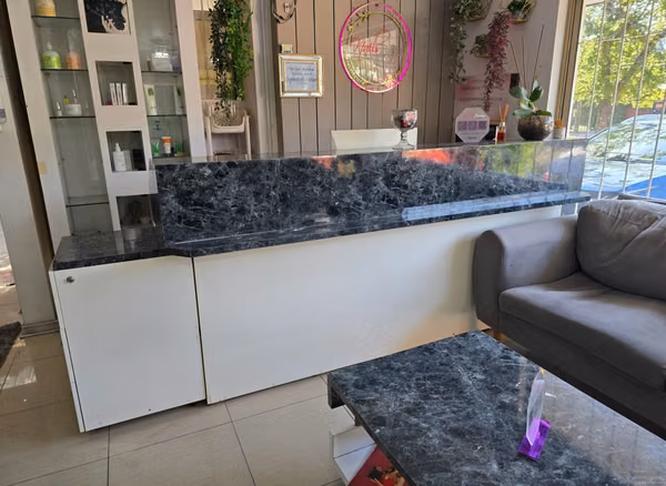 Remato Linda Recepción con cajonera elegante diseño exclusivo