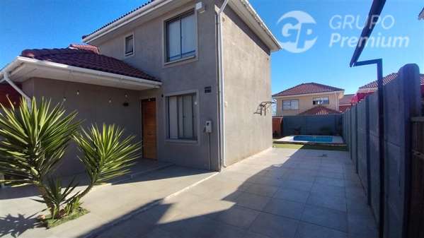 Casa en venta de 3 dorm. 3 baños microbarrio