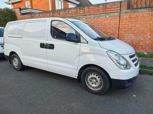 Hyundai H1 Doble puerta Lateral año 2018