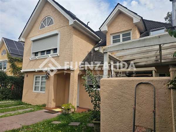 Excelente casa en arriendo 5 dorm mas mansarda en La Reina
