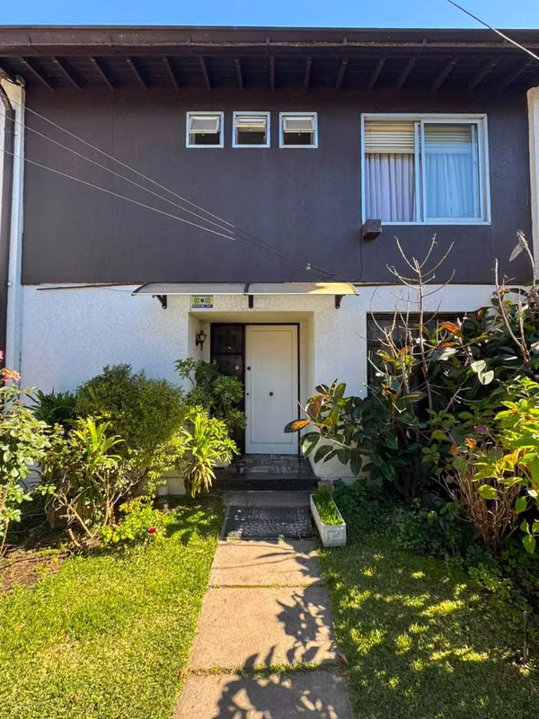 Amplia casa central en venta  (182305)