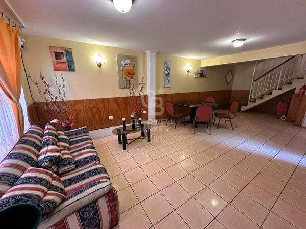Casa Hostal, con 7 dormitorios,  Avenida Brasil