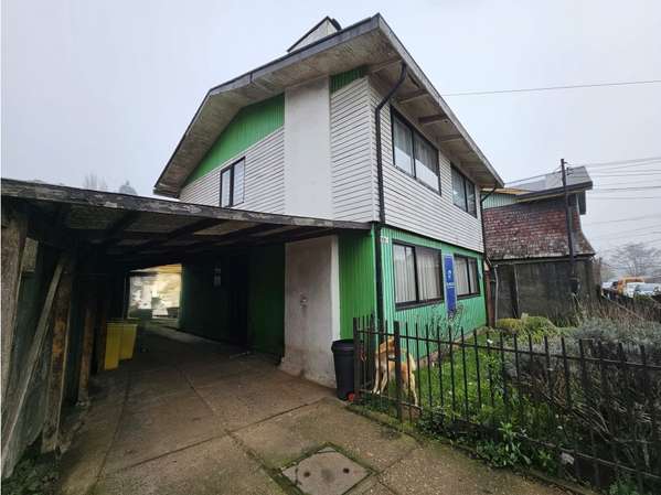 Terreno con 2 casas y cabaña en venta sector Regional Valdivia