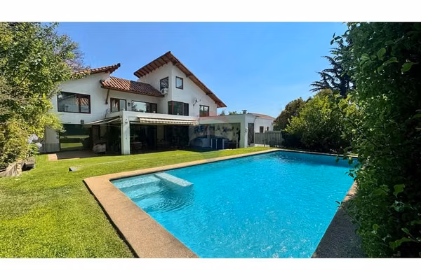 Cyber casa en venta en la reina, 625 m2 totales