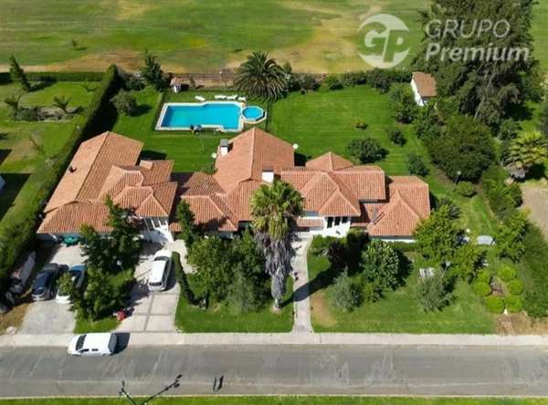 Exclusiva parcela con 2 casas con piscina y seguridad 24/7