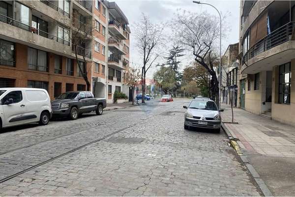 Arriendo departamento estudio con jardín