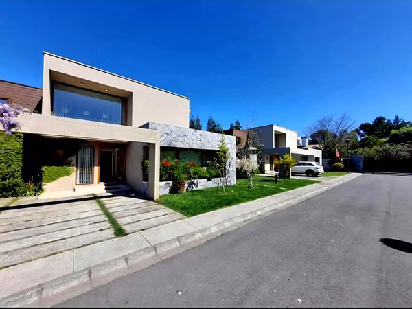 Arriendo casa en Condominio Doña Isidora Camino Antuco