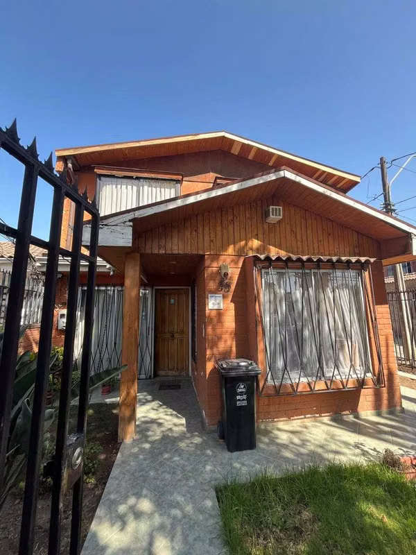 Se vende casa 2 pisos en Villa Los Lagos (182603)