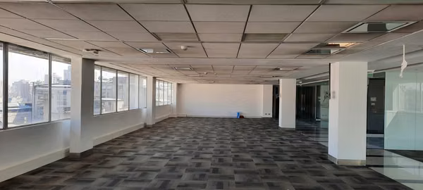 Arriendo Oficina en Paseo Ahumada cercana al metro U de Chile, Santiago