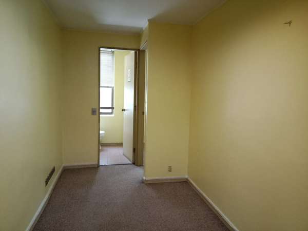 ARRIENDO OFICINA, 1 NORTE CON 2 PONIENTE, 1 PRIVADO, ESTACIONAMIENTO.