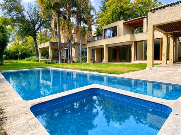 Casa en venta de 6 dorm. en Las Condes Los Dominicos