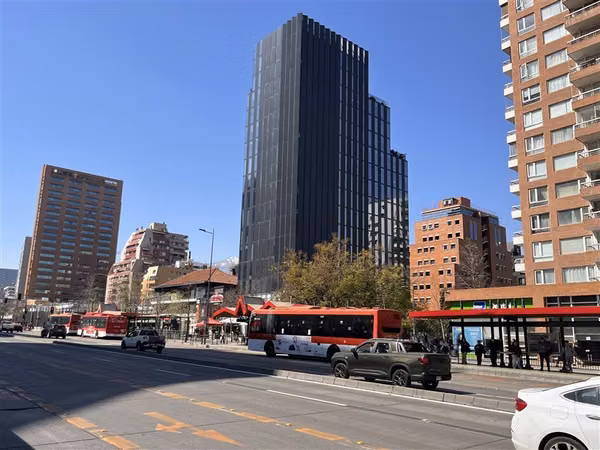 Amplia oficina en arriendo en Las Condes