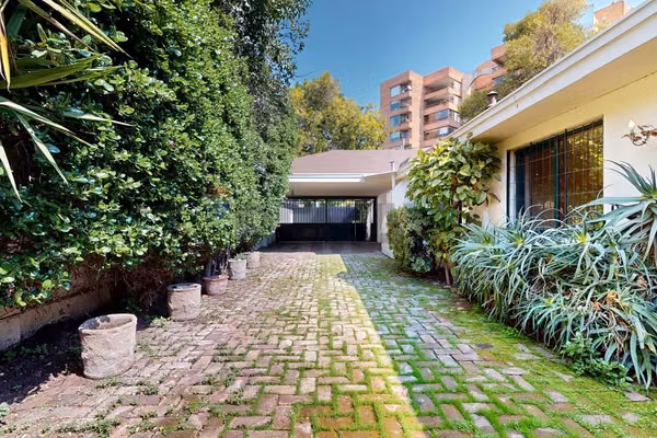 Casa espaciosa en providencia con piscina y jardín