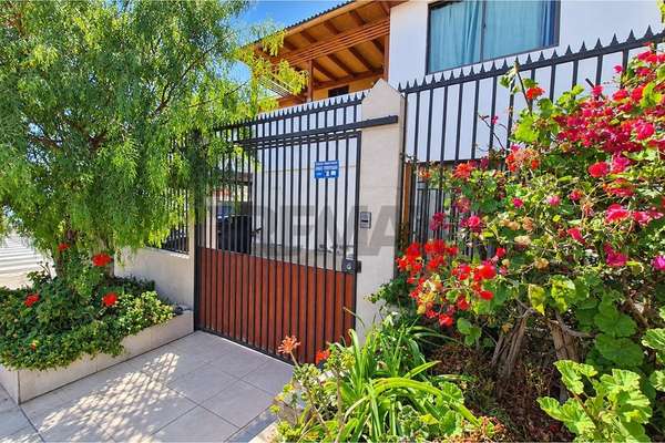Gran casa esquina en venta coviefi 8d 5b