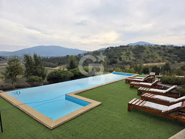 Casa con vista panorámica a cerros y viñedos