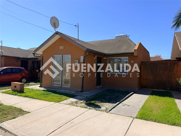Casa en venta de 3 dorm, dos baños en Bosque de San Carlos