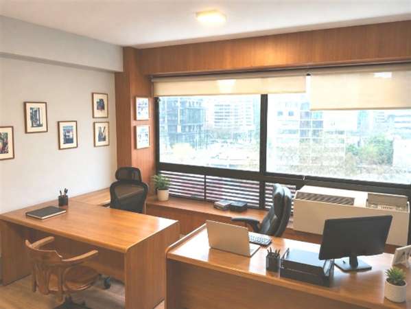 Oficina + estacionamiento Venta edificio Forum lado MUT