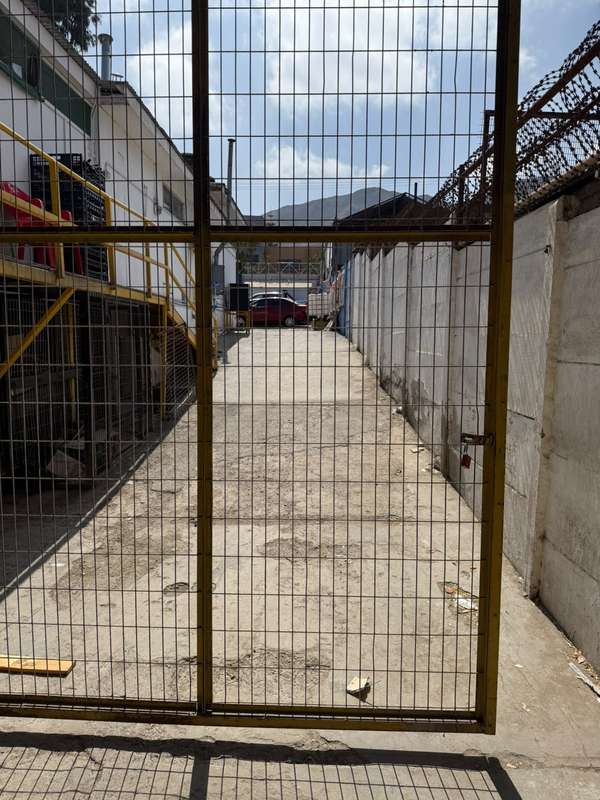 Arriendo bodega terreno cerca cancha oriente