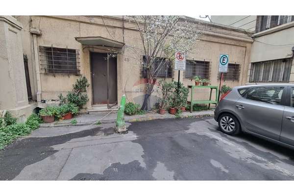 Amplia casa en venta ideal para remodelar