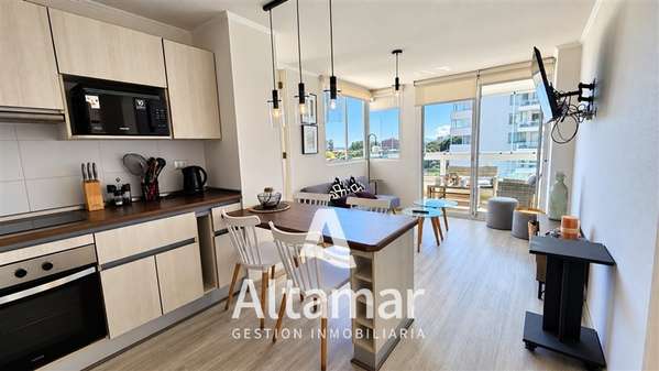DEPARTAMENTO Avenida Pacifico con 4 esquinas