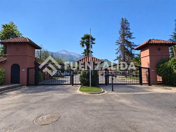 Casa en arriendo de 5 dorm. en Huechuraba